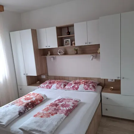Apartment Lavanda 2 *