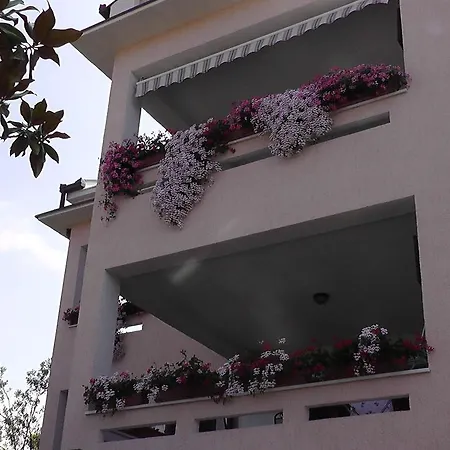 Lavanda 2 Apartment *
